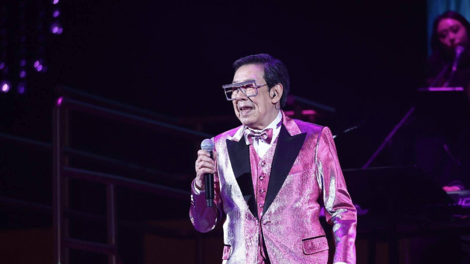 易烊千玺|90岁TVB老戏骨红馆开唱！劲歌热舞引围观，义子张家辉现身支持