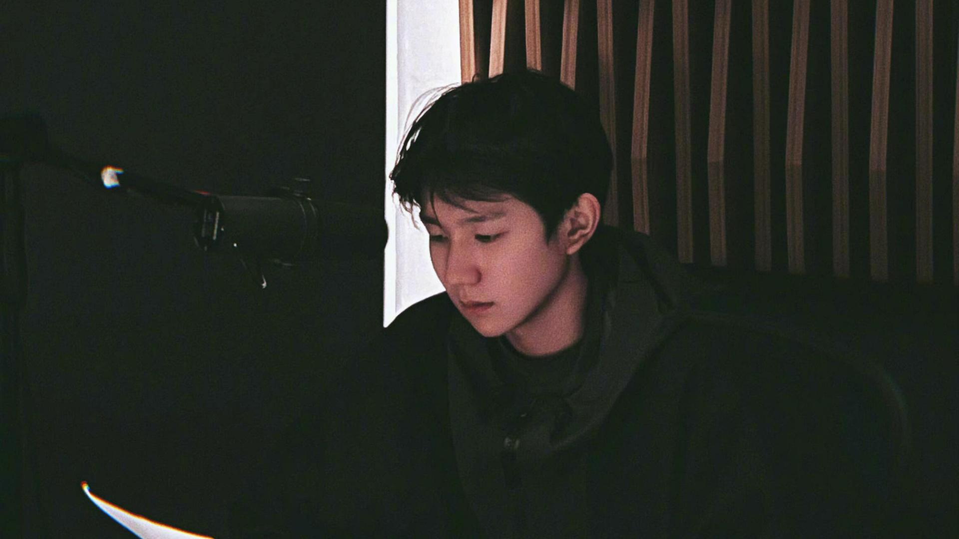 工作室|王源工作室的离谱行为，别人斯坦尼康他手机，别人PS他美图