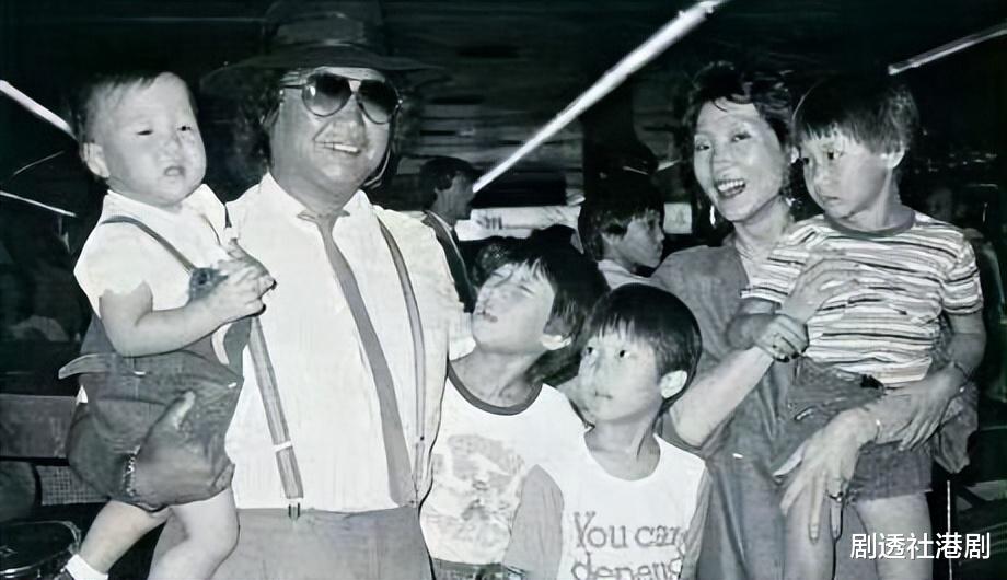 洪金宝|70岁功夫巨星前妻参加聚会朴素低调，儿子直播卖货被问：你爸不给你钱吗？