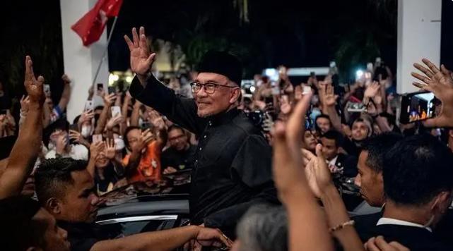 马来西亚新总理刚上台，就用4个字亮明对华态度，信息量巨大