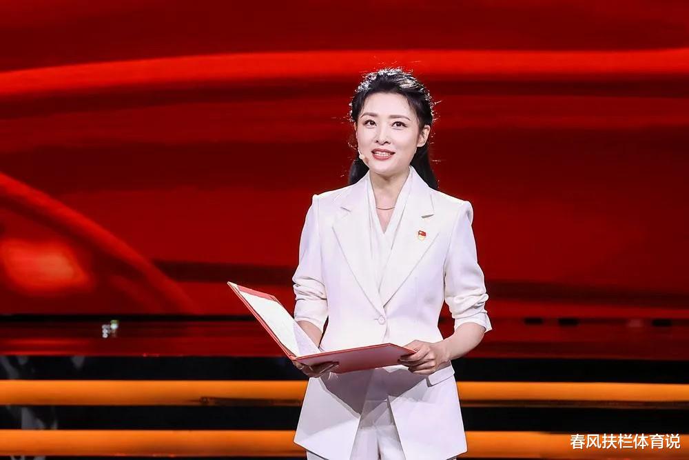 萎缩性胃炎 54岁周涛重回央视C位!白西装配马尾同框张蕾,输了年龄赢了衣品