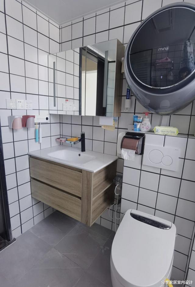 入住半年的新房，餐厅设卡座，沙发不靠墙很实用，看完全屋很治愈