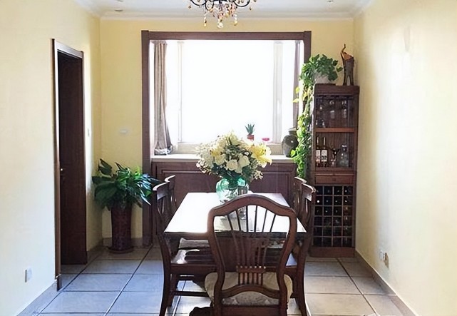 老婆装修把洗衣机放在了餐厅,真的很实用,但朋友却说很奇葩