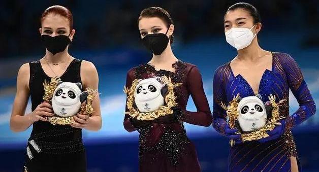 莎莎|太飒了！莎莎化身神奇女侠，脱外套全场尖叫，高难度蟹步滑行