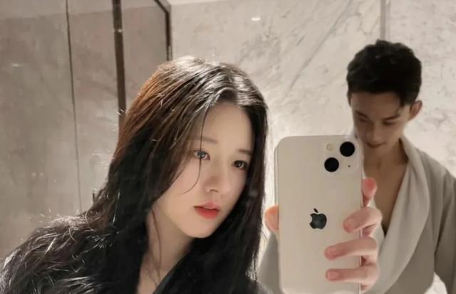 吴磊|吴磊最新微博评论区下面!全是吴露可逃的cp粉,连一个唯粉都没得