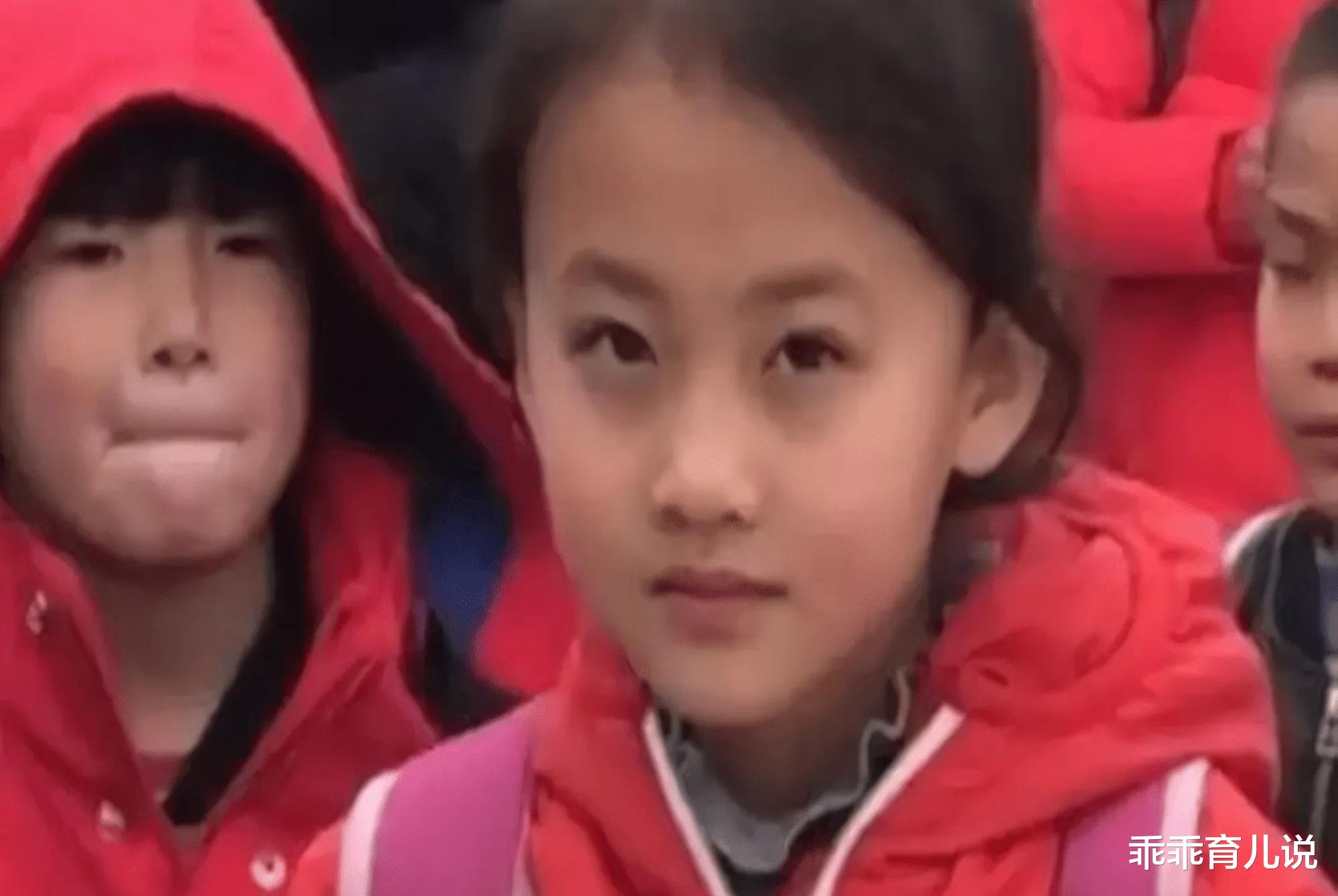 女孩|8岁“笑脸女孩”铁嘉欣，因高颜值意外走红，家人却婉拒百万签约