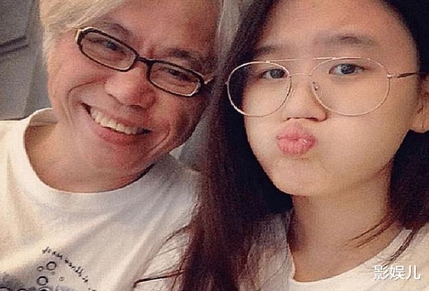 李坤城|娱乐圈“爷孙恋”现状：8年后，小40岁女友被“折磨”成这样