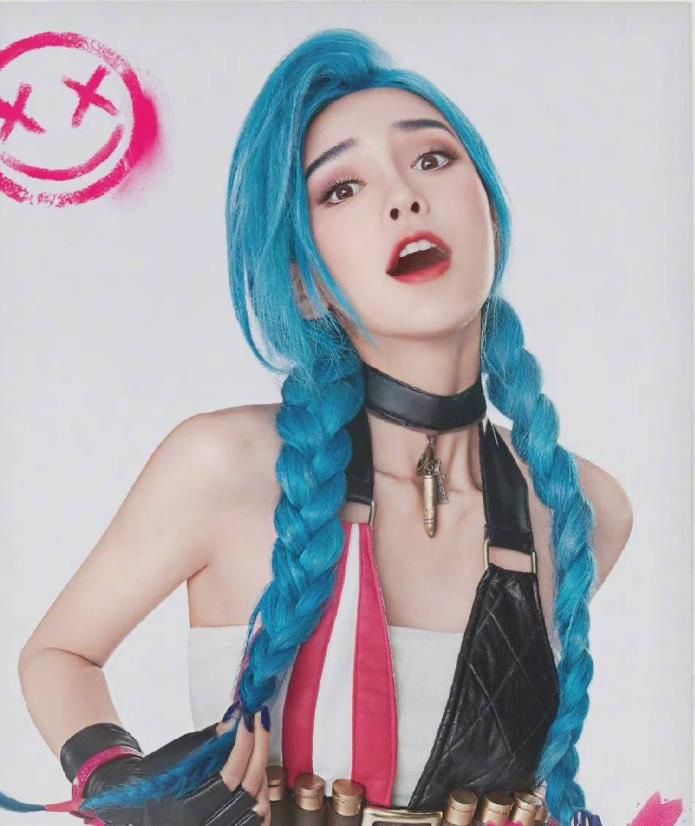 Angelababy|baby金克丝新造型亮相，俏皮可爱，不一样的画面感