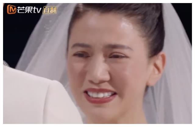 袁咏仪|张智霖袁咏仪时隔7年再拍婚纱照,靓靓戴鸽子蛋大钻戒呈现望夫眼