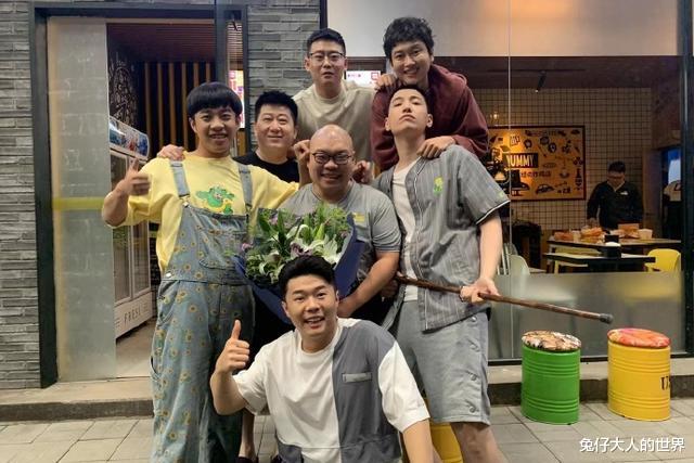 德云社|德云社郎鹤炎晒自拍照，却被哈德经理于金洋砸挂，你也只能听说了