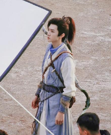 陈哲远 陈哲远《仙剑4》路透：高马尾极具少年感，造型还跟李逍遥相似