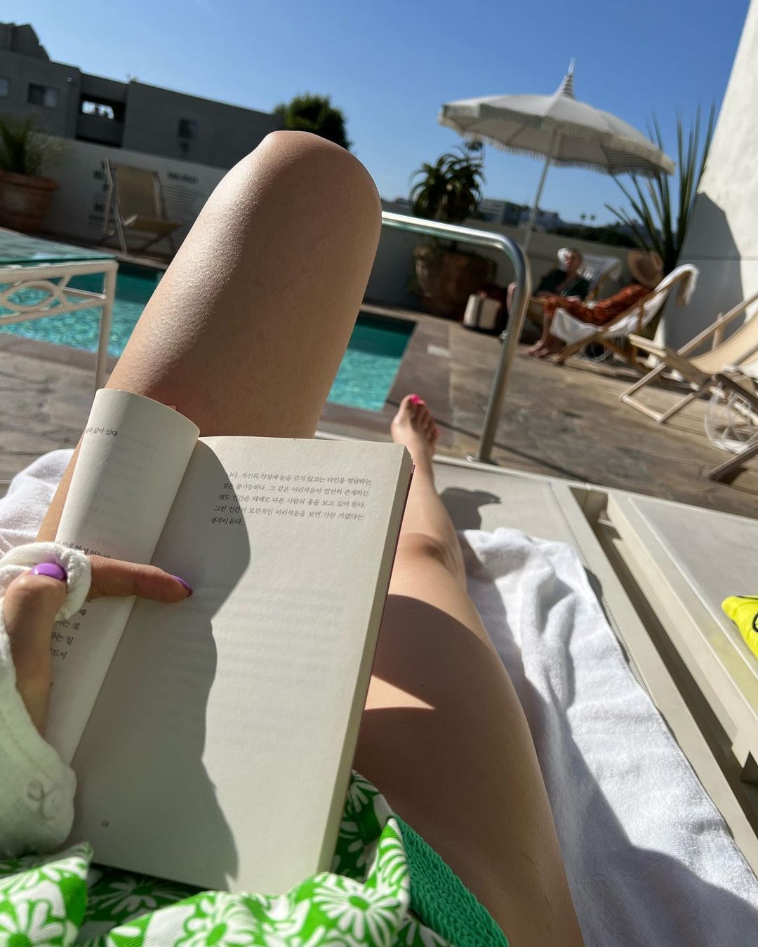 孙娜恩|亮眼的“辣妹时尚”，28岁孙娜恩晒出美照，苗条身材，坚实腹肌