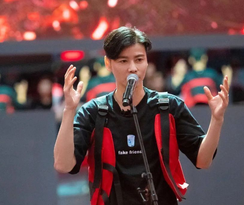 蔡少芬|蔡少芬举家搬迁返回香港,在上海仅生活了一年,豪宅挂牌出租