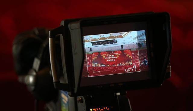 湖南卫视春节联欢晚会|任正非、刘强东、张一鸣亮相央视春晚，三代企业家共话2022