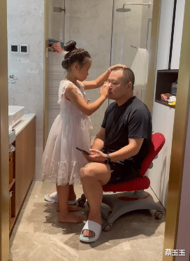 宋慧乔|8月12日，岳云鹏的媳妇郑敏更新了一条动态