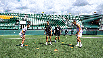 公安机关|职业球员提高紧张区域控球能力的团队训练