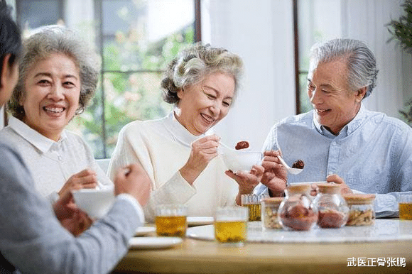 饮食|建议中老年人：夏天少吃西瓜，多吃这3样，营养健康身体好