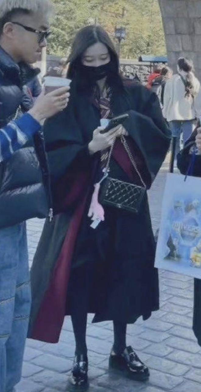 许魏洲|许魏洲和妻子同框首曝光,二人打卡环球影城,张圣樱身材高挑