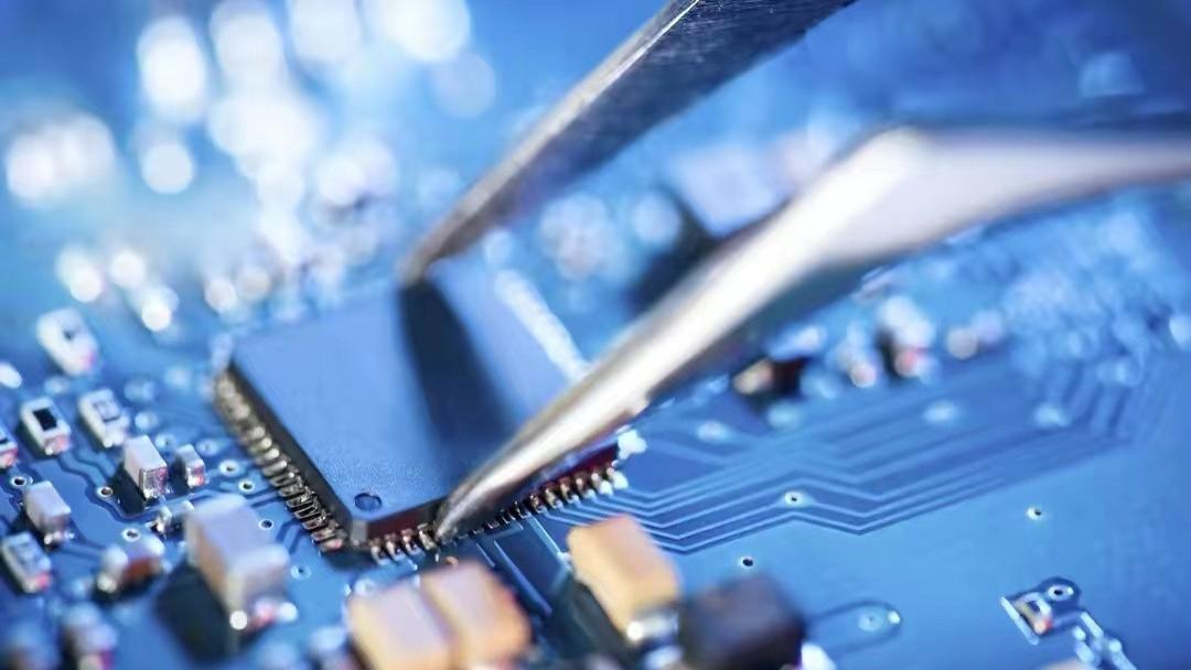 芯片|扛不住了？美科技巨头接连宣布，老美也没有想到一切来得如此之快