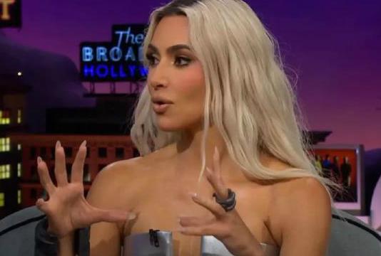 一年一度喜剧大赛2|金卡戴珊完败!侃爷离婚后找数10位女友,金姐仅找一位小13岁鲜肉