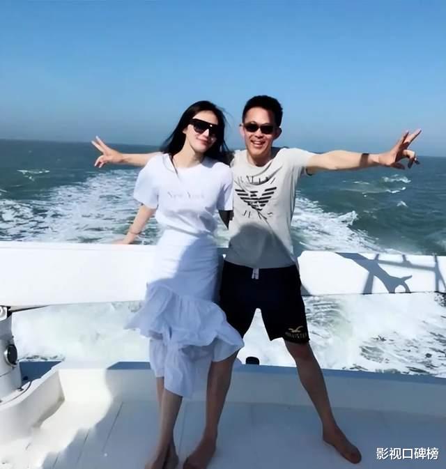 |侯勇与三婚妻子吃快餐，前两婚70后和80后，三婚90后至今还没生娃