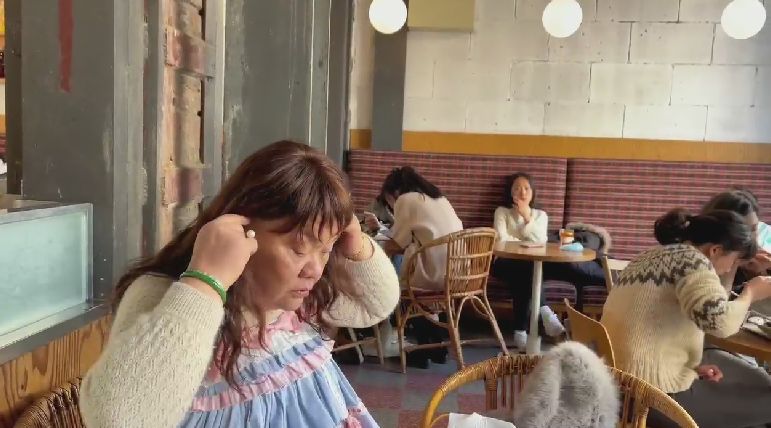 赵今麦|安福路小公主首次戴假发,近照违和看不到脖子,被吐槽像男扮女装