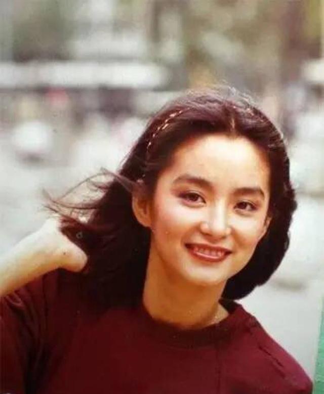 林青霞|如今林青霞已经身价过亿，姐姐却住50平的小房子，为何差距那么大