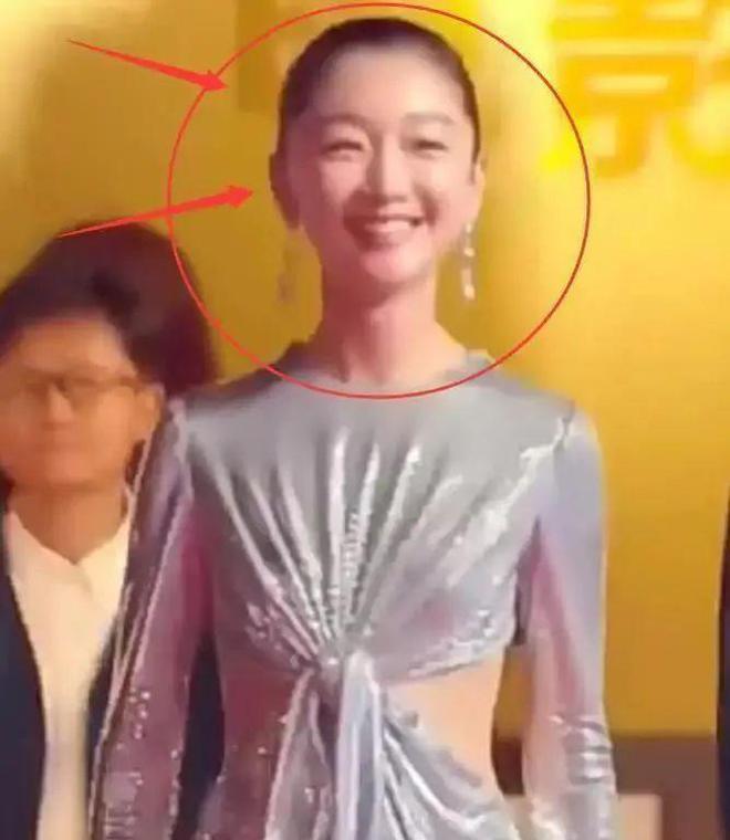 生图|镜头前美艳，真人干瘪，头大肩窄，排骨胸，这11位女星反差太大