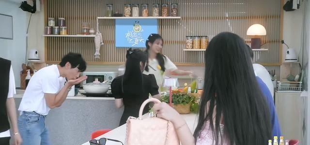 相遇的夏天|《相遇的夏天》女三养备胎?吃醋赌气,接受不喜欢男生的投喂