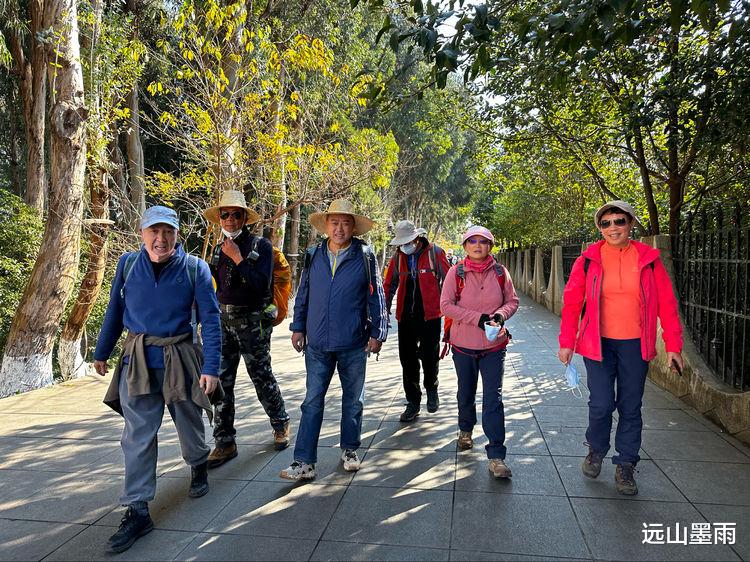 草海|环走昆明滇池草海、享受水天一色，我们开启了新年徒步之旅