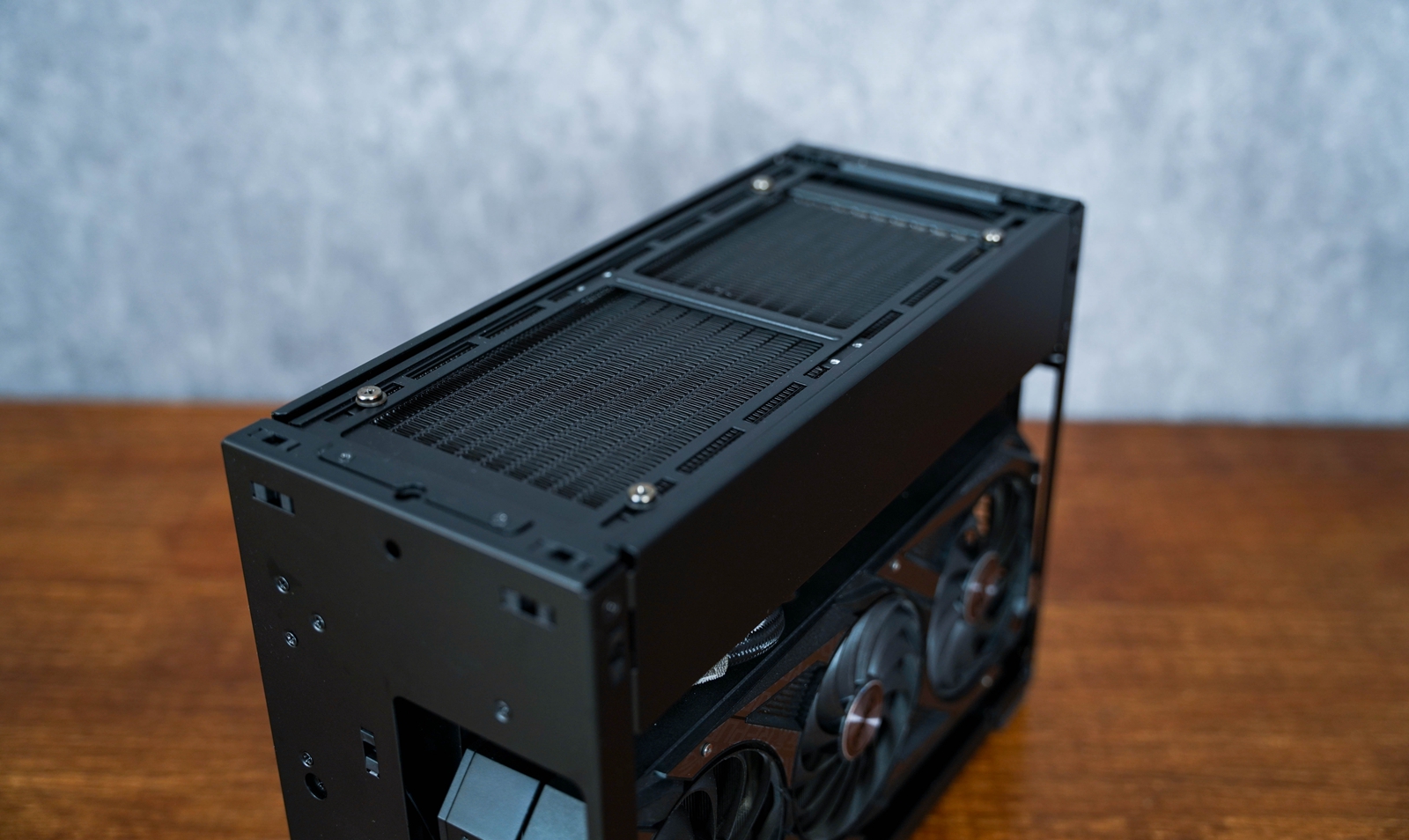 显卡|11L银黑策划， A4-H20携手12代酷睿与D5的游戏小钢炮装机体验