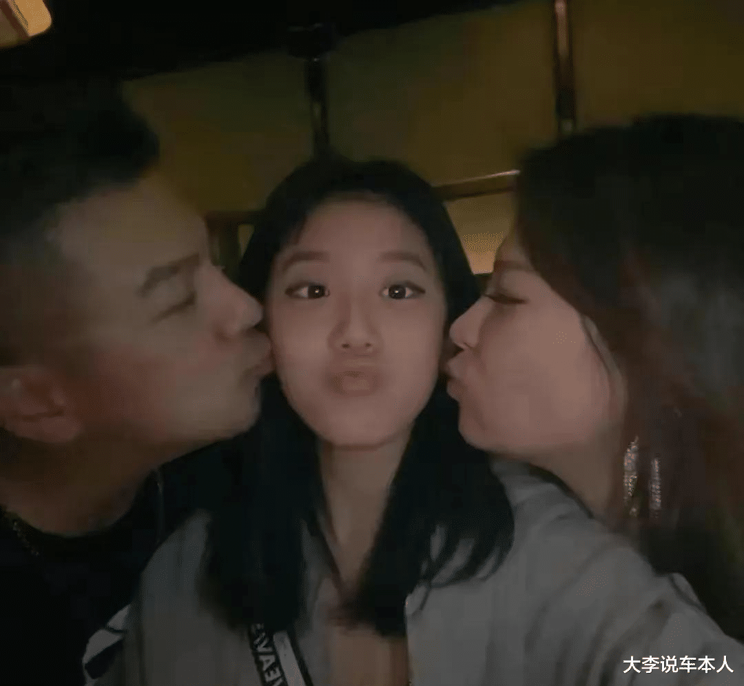 贾静雯|贾静雯17岁女儿上热搜!美国度假晒低胸性感照,颜值变化引热议