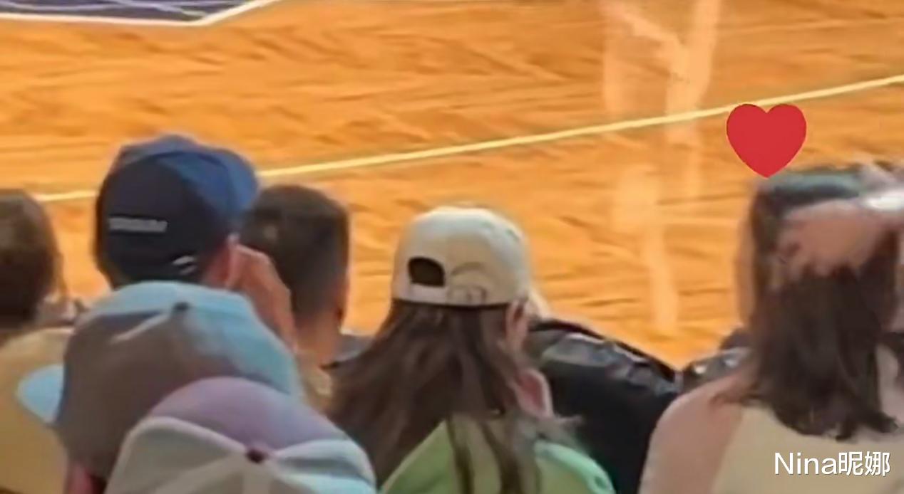 孙艺珍|孙艺珍陪老公布鲁克林看球，穿卫衣全程紧张不敢动，玄彬激动忙拍摄