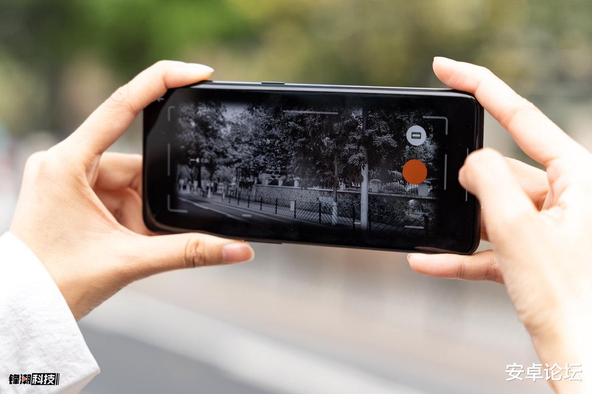 苹果|一加 10 Pro破界黑图赏：深邃黑暗风，内外皆出色