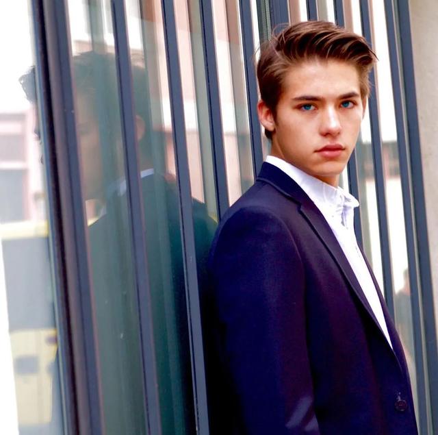 本杰明|法国新人男演员本杰明·科特,勤劳拍戏的十八线男孩