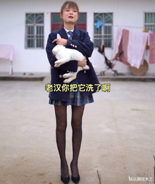 交通安全|916.3W粉丝的网红严素又翻车？网友：无视交通安全