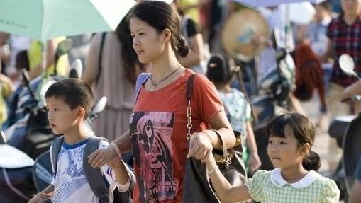 幼儿园|妻子生孩子后一直不上班,你愿意吗?孩子爸爸:不上班就离婚