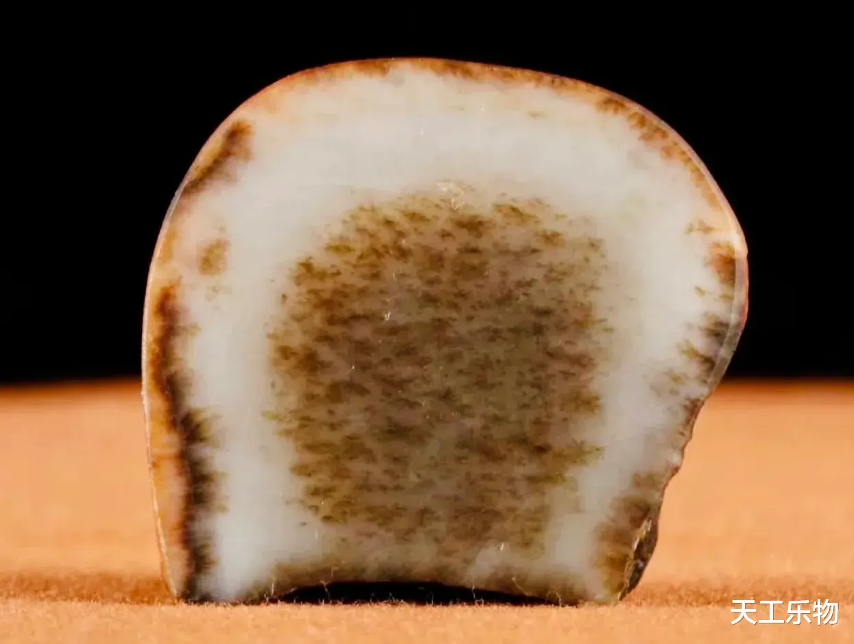 黄口|和田玉玩家切料成瘾？先来看看什么叫“一刀披麻布”！