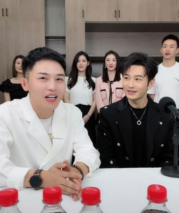 黄晓明|黄晓明与网红衣哥直播带货,被嘲自降身价,网友:这是没钱了吗