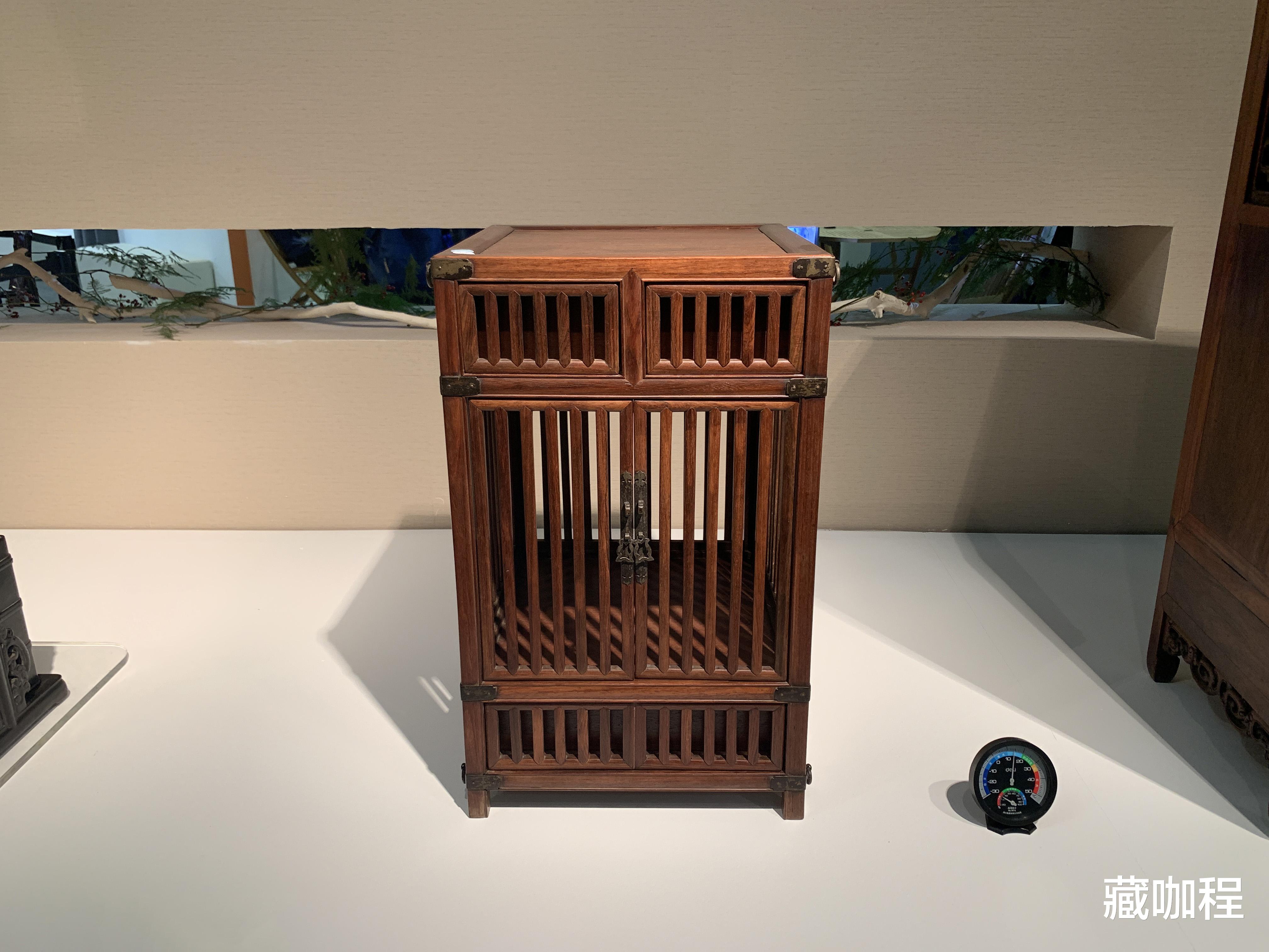 |价格相同的真不少,清黄花梨条桌69万成交