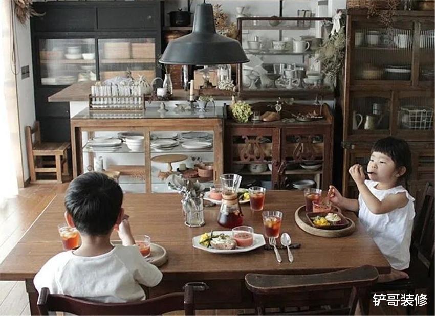 日本主妇晒一家四口的“低欲生活”,家里一尘不染,状态温馨极了