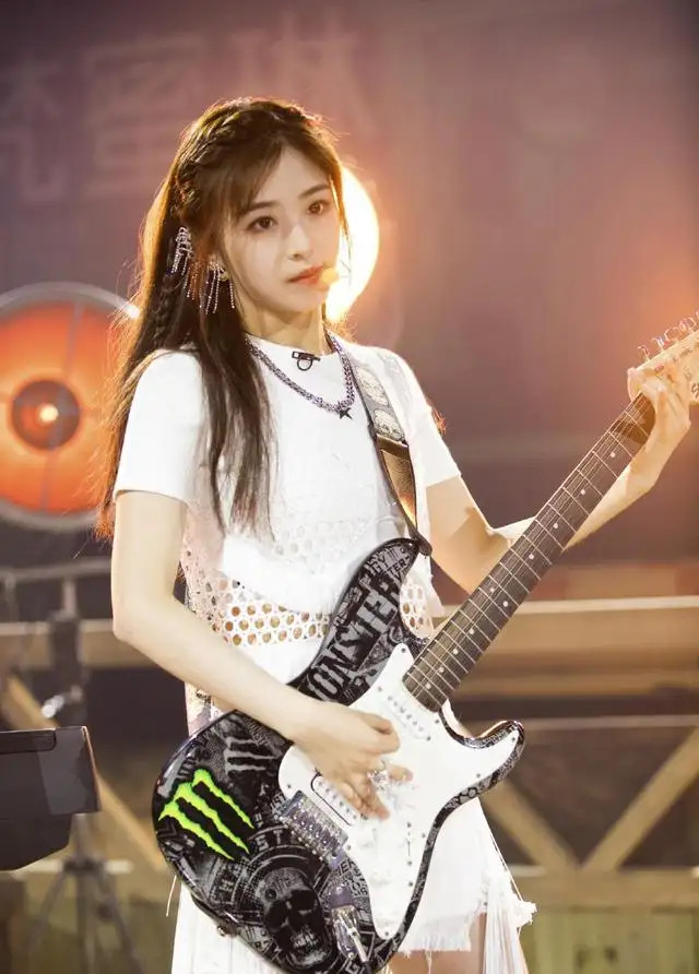 张含韵|张含韵新剧引争议,脸颊下陷黑眼圈厚,《浪姐》时期成颜值巅峰