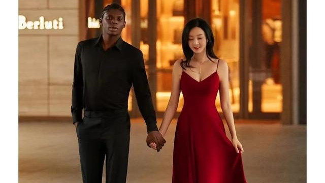 女网红幸福官宣嫁给黑人！声称丈夫是高级白领，在伦敦有10套房