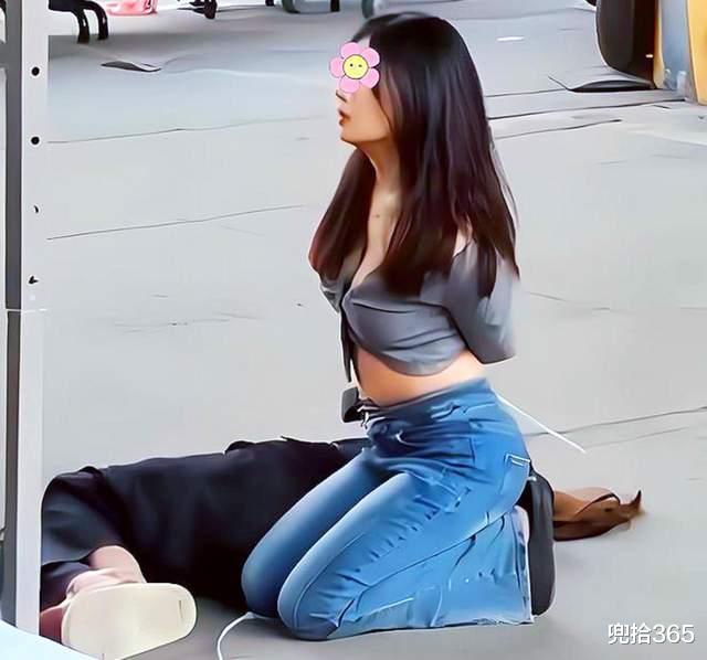 一位现场群众眼中的“跪地女”，真不是大家想象中的那样