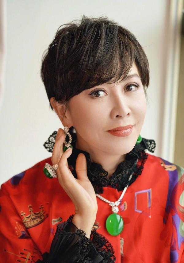 翡翠手镯|富婆们的特殊偏好：为啥都对这件东西情有独钟？