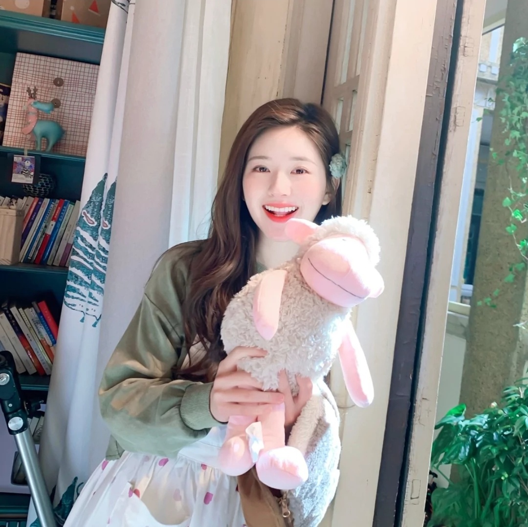 赵露思|赵露思头像 | 繁星还是万丈星河,都不及你眼里闪烁的光