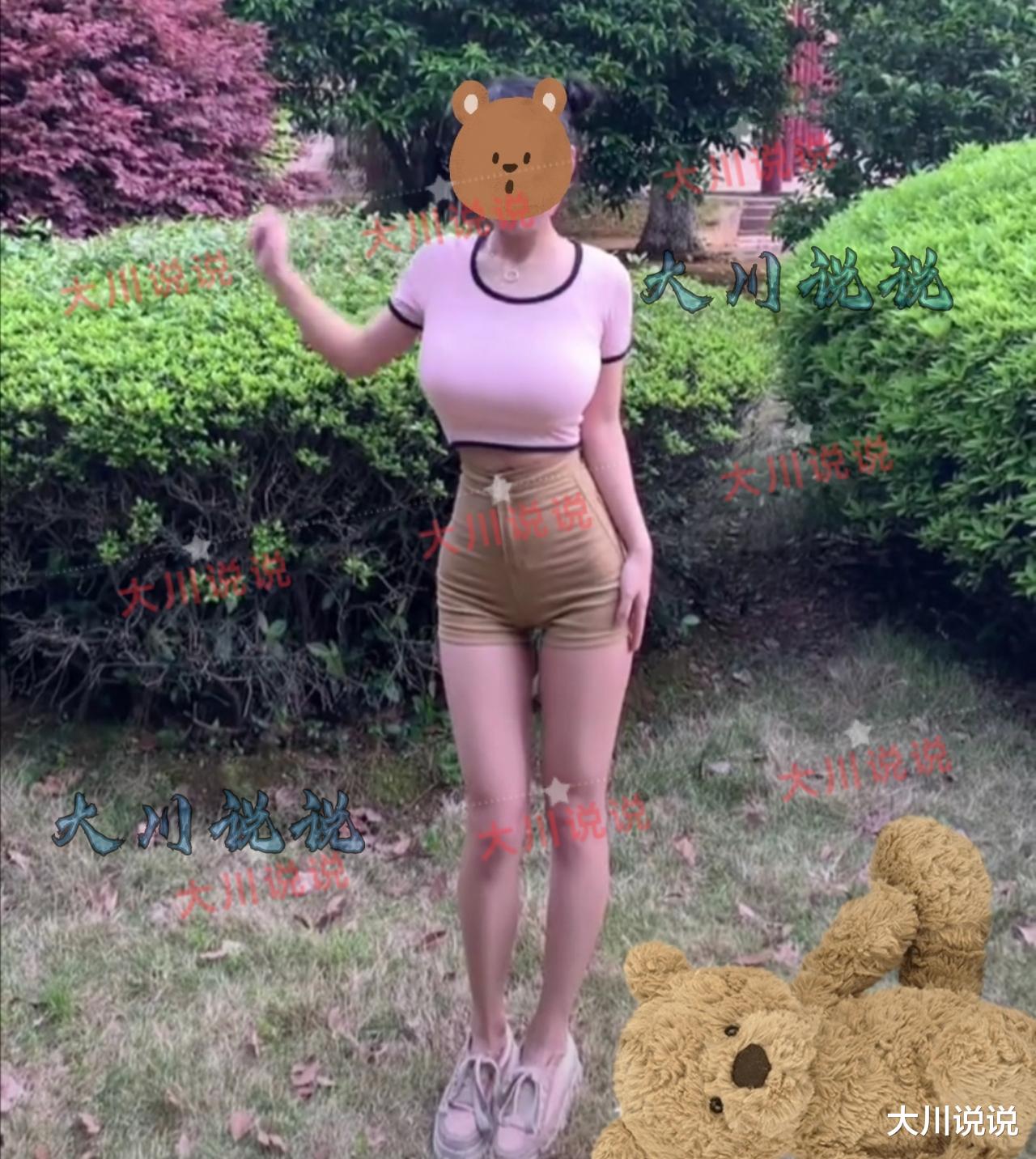 江西一女大学生穿旗袍,娇小身材难掩出众,网友:这不是擦边,只是身材太好!