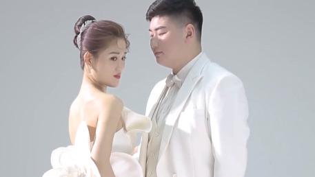 陈萌|陈萌秀中秋节礼品，亲切称朱小伟为大猪蹄子，网友：比陈亚男聪明