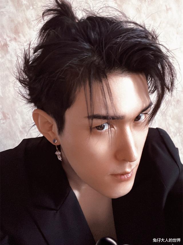 关九海|德云花魁关九海发文，四张自拍照引大家热议，粉丝：蒙蒙是真帅