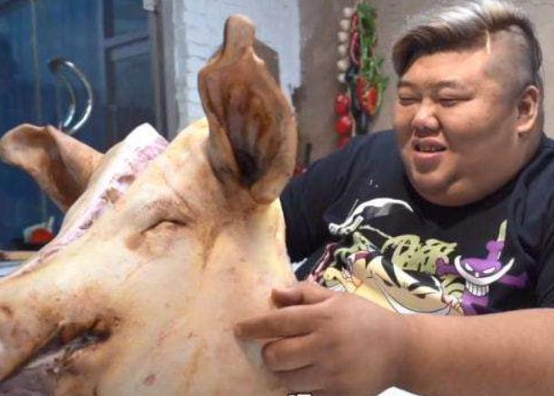 蔬菜 网红胖猴仔现状曝光,屋内藏满零食,老板调侃像胖了50斤